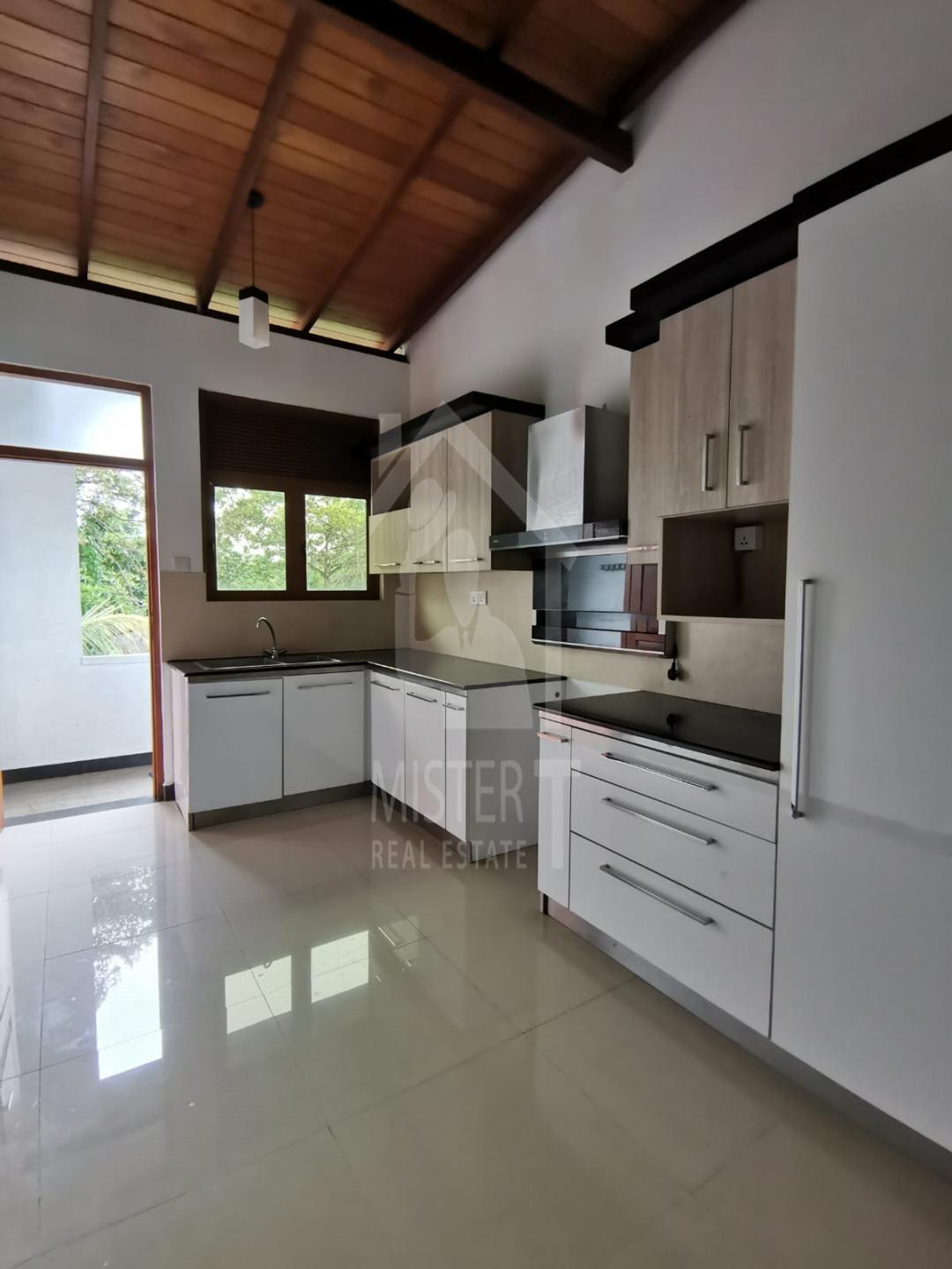 House for Sale in Boralesgamuwa- image 6