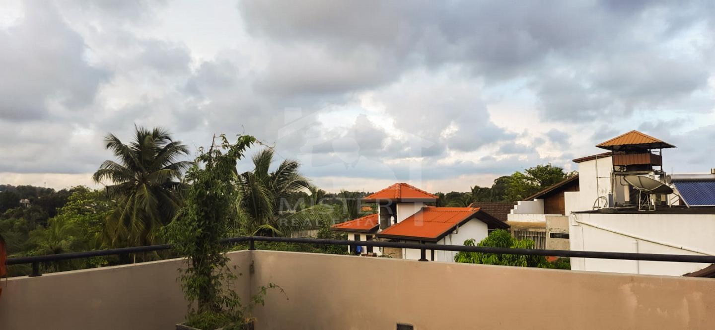 House for Sale in Battaramulla - image 7