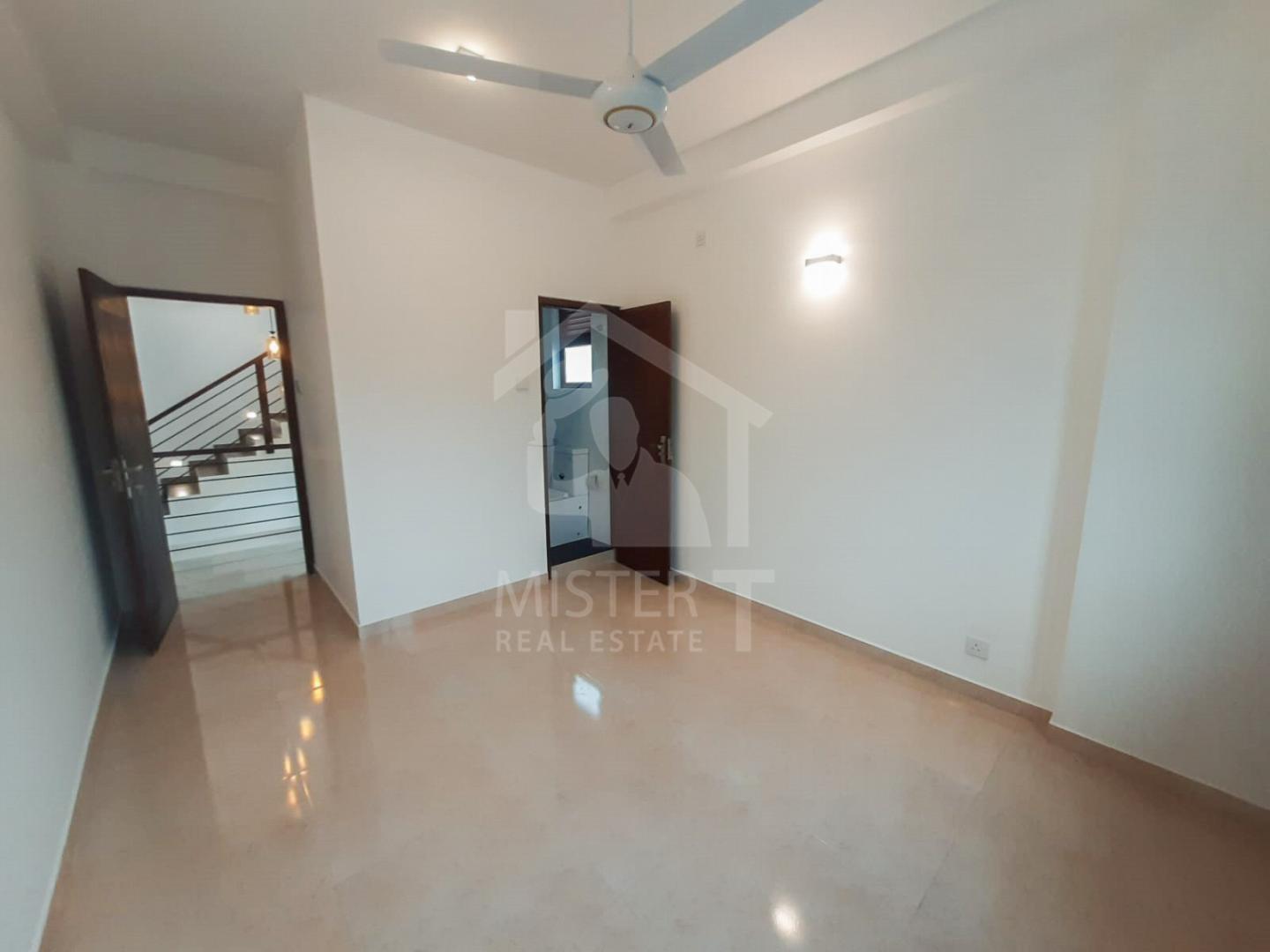  House For Sale in Athurugiriya - image 7
