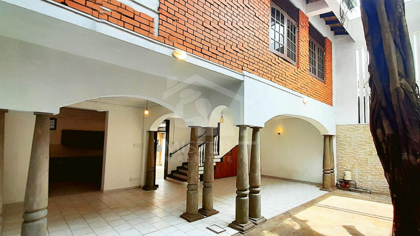 House for Sale in Colombo 08- image 8